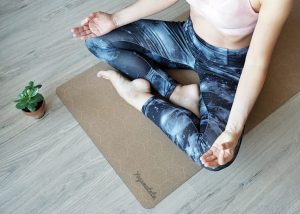 pratiquer le yoga avec un bon tapis de yoga