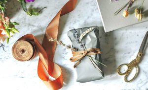 idée cadeaux artisanaux (macramé, broderie, ceramique...)