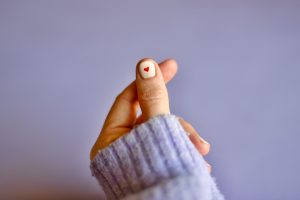 comment faire des coeurs sur les ongles