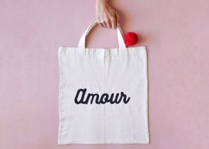 Customiser un totebage ou vêtement avec de la peinture